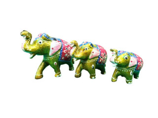 batik-elephant-thunpath-rana-elephant-trio